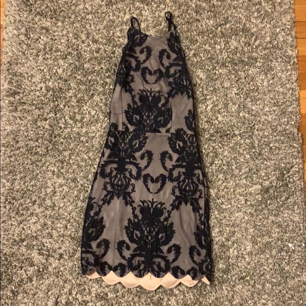 Lace backless dress